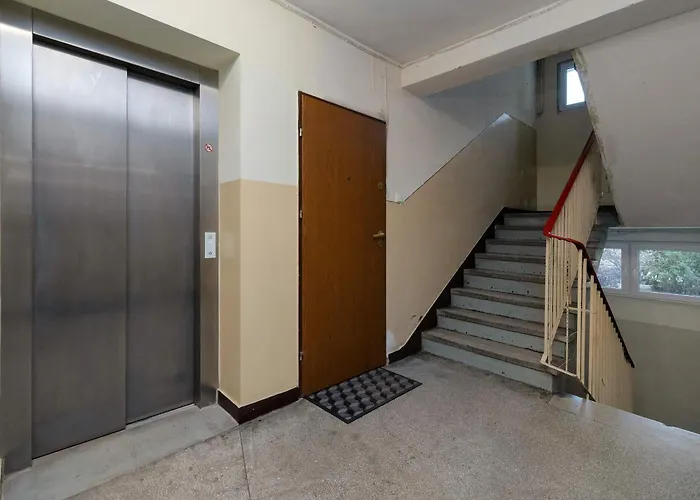 Cosy In Center With Desk For Remote Work By Renters *